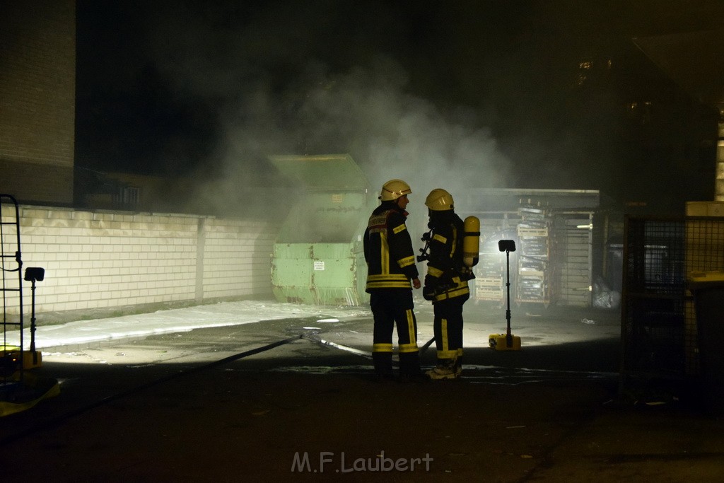 Feuer Papp Presscontainer Koeln Hoehenberg Bochumerstr P141.JPG - Miklos Laubert